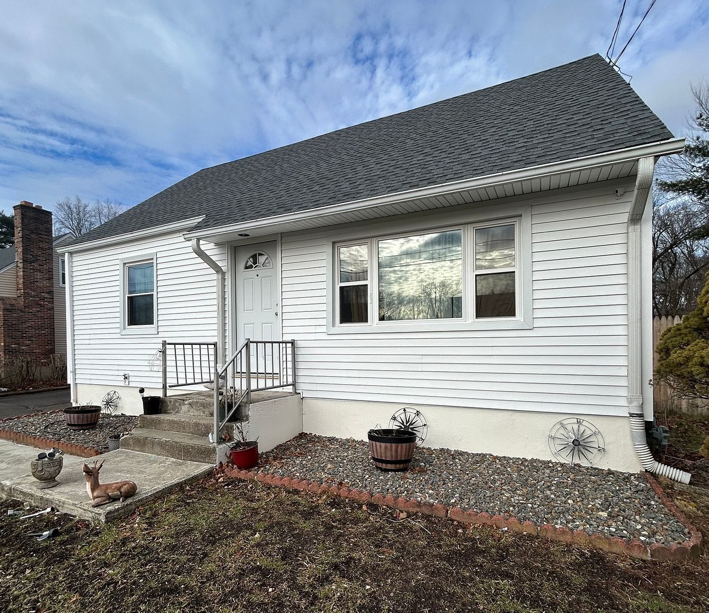 Completed Alside vinyl siding installation on Collimore Drive East Hartford CT