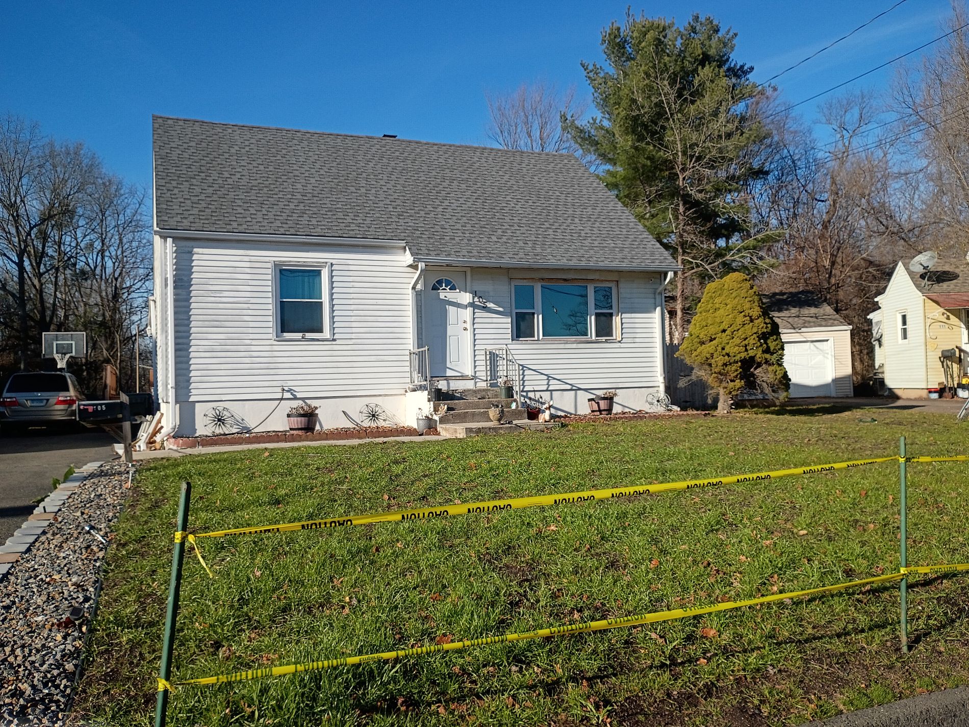 Original siding on Collimore Drive East Hartford CT before Nu-Face replacement