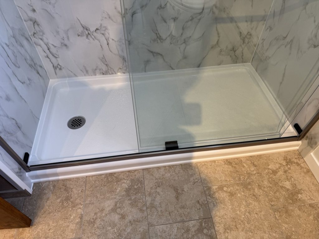 Walk-in shower with low-threshold base