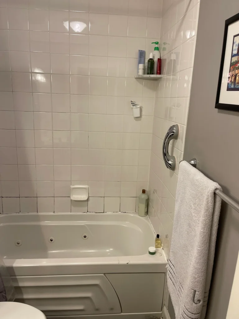 cracked tile tub and shower surround before remodel