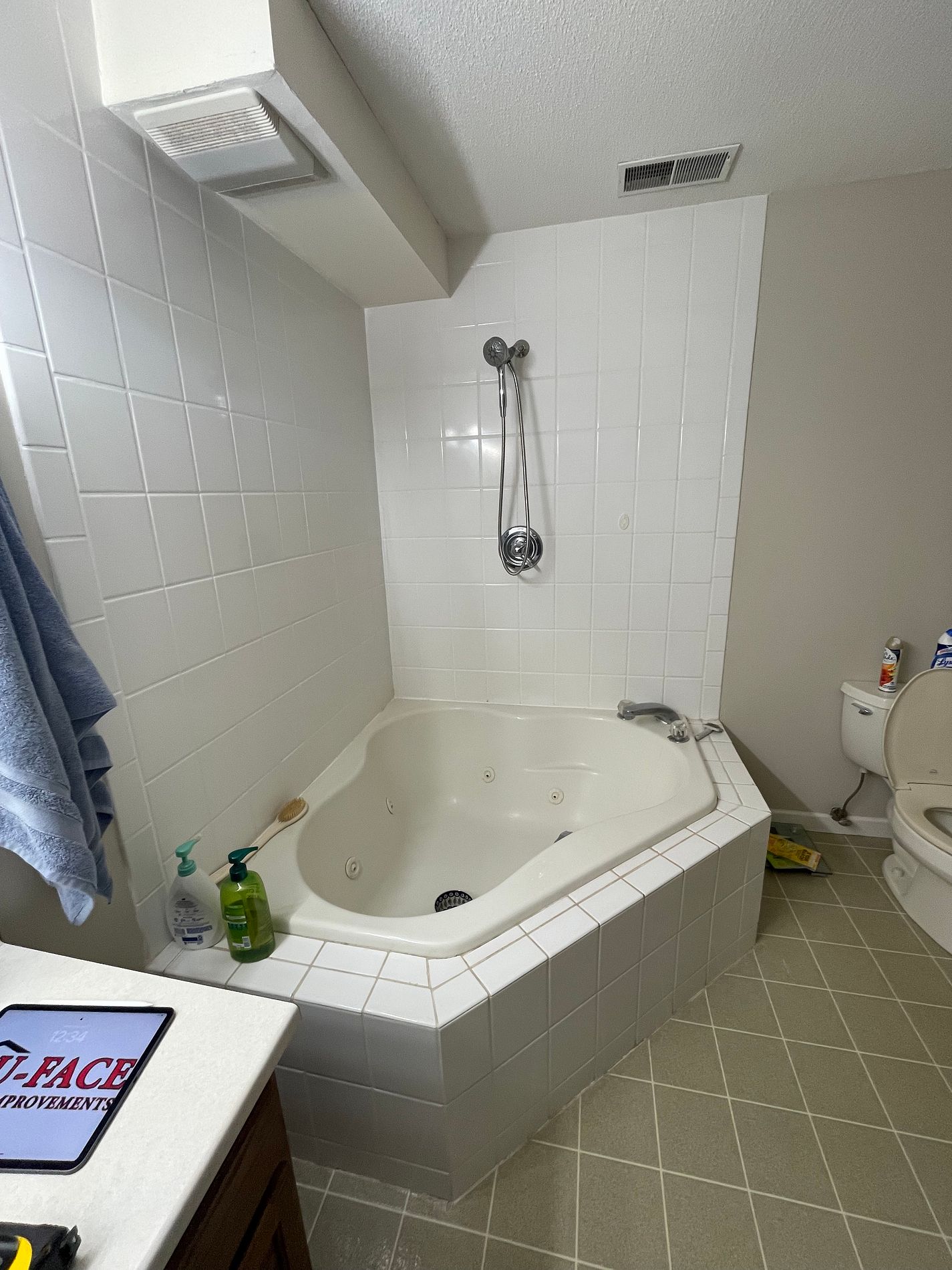 Original shower before remodel on Garden Circle in South Windsor, CT
