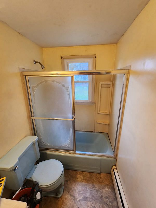 Original shower doors before replacement on Hayes Road in South Windsor, CT