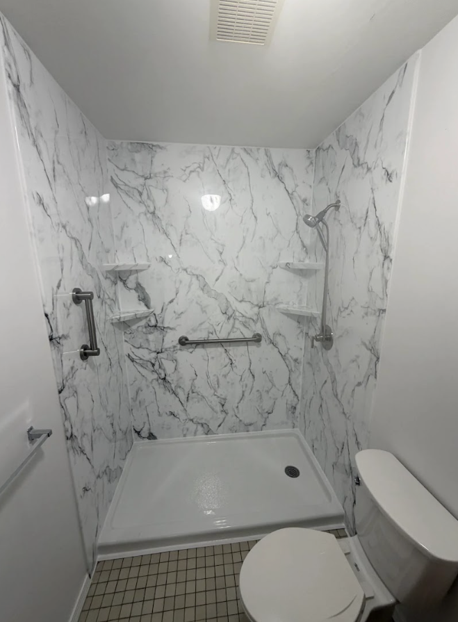 marble pattern bath walls 